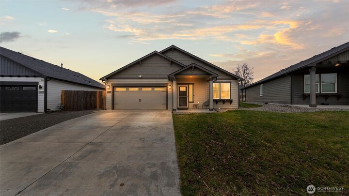 Property Photo:  2214  Leonard Drive  WA 99362 