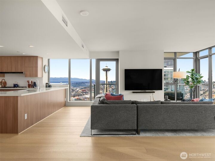 Property Photo: 583 Battery Street 3802N WA 98121