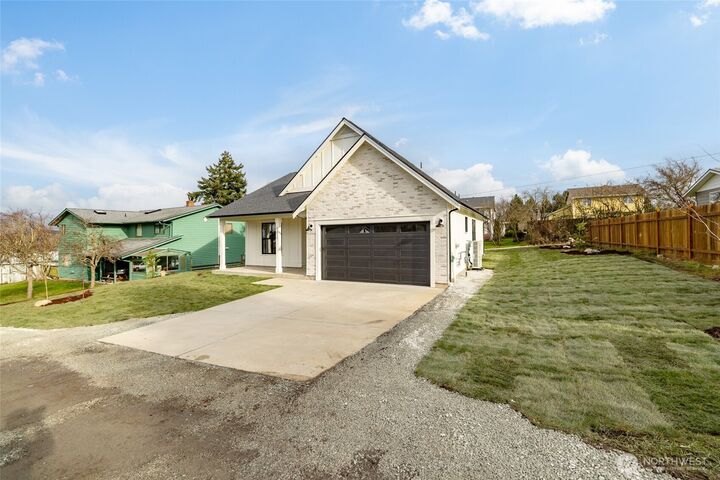 Property Photo:  1211  King Street  WA 98221 