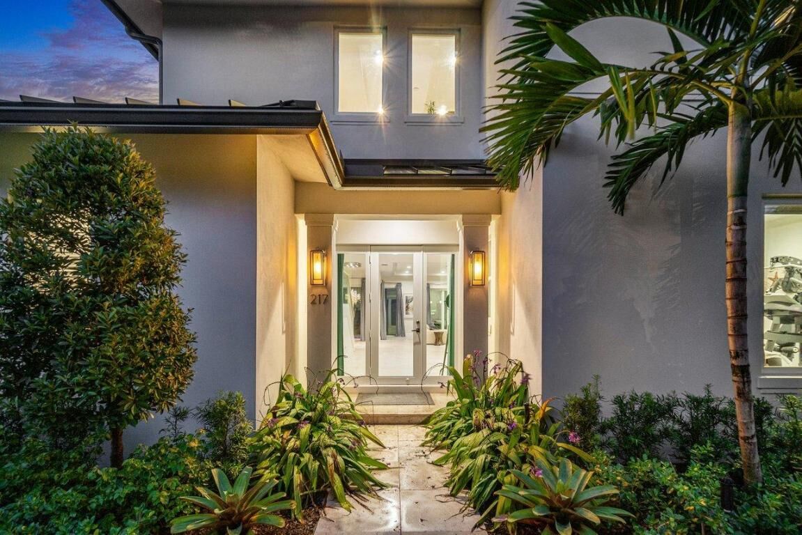 Property Photo:  217 Gulfstream Boulevard  FL 33435 