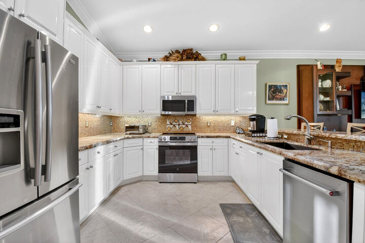 Property Photo:  7615 Tarpon Cove Circle  FL 33467 