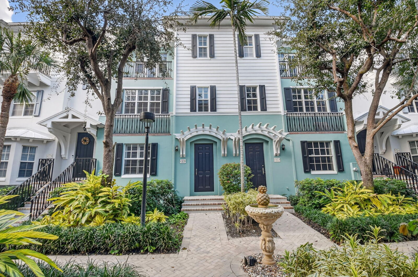 Property Photo:  369 W Mallory Circle  FL 33483 