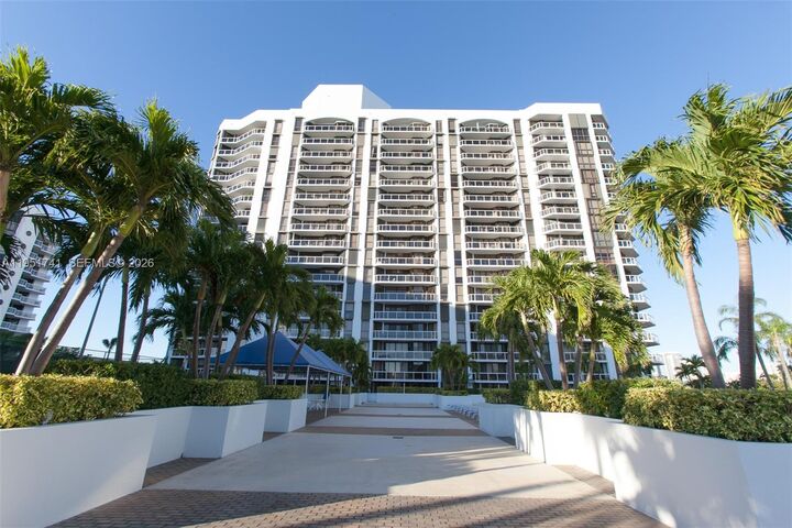 Property Photo:  3640 Yacht Club Dr 708  FL 33180 