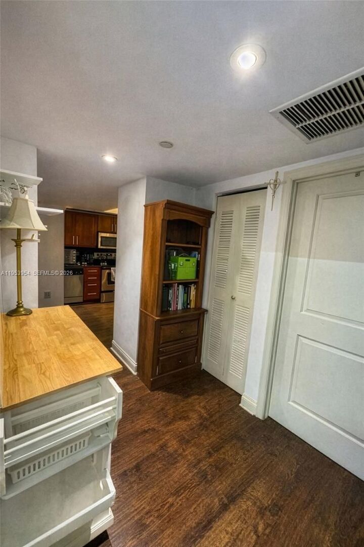 Property Photo: 111 E Flagler St 204 FL 33131