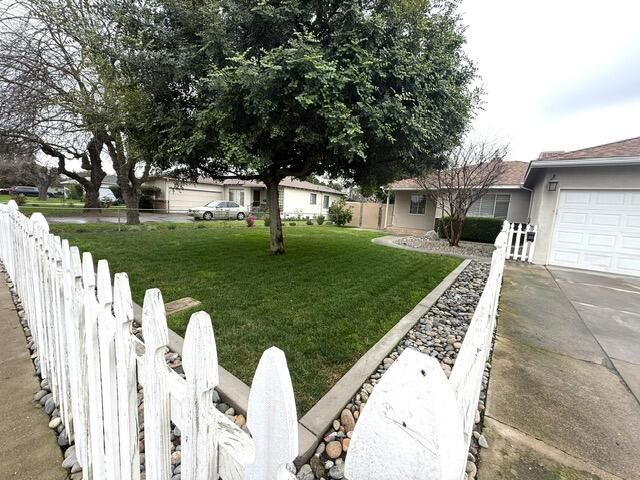 Property Photo:  2517 S Court Street  CA 93277 