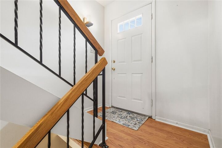 Property Photo:  2105 Saint James Place  PA 15090 