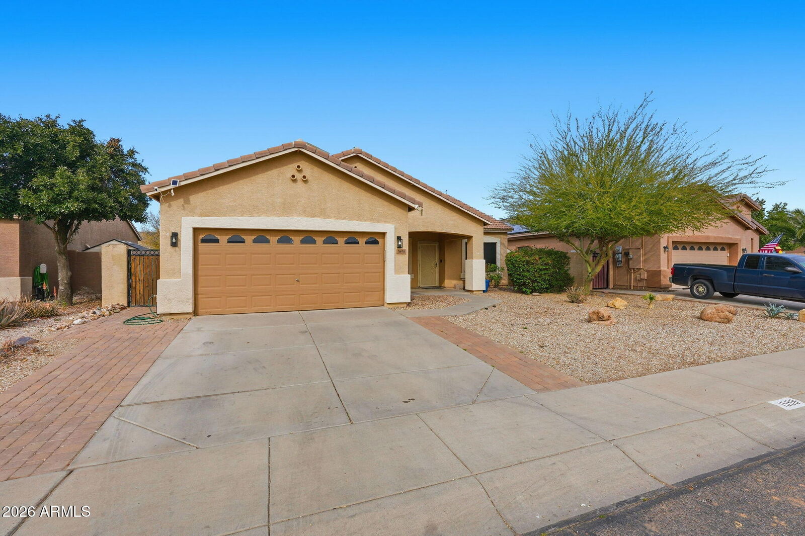 Property Photo: 1598 E Desert Breeze Drive AZ 85122