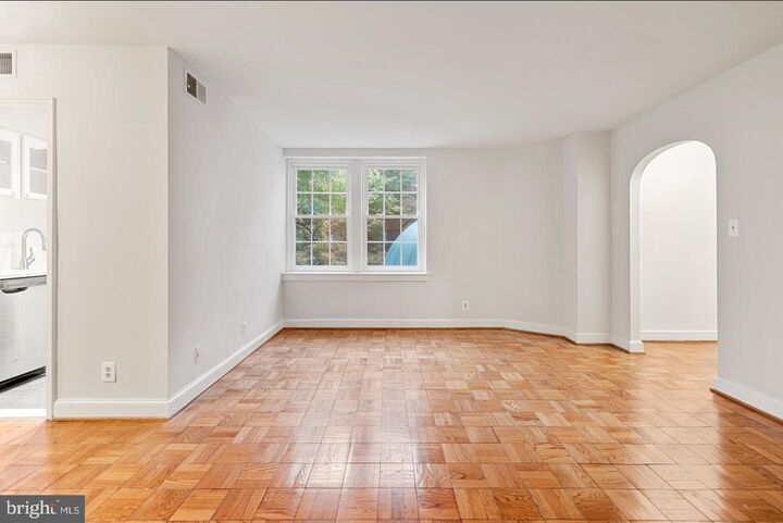 Property Photo:  30 S Old Glebe Road 106-E  VA 22204 