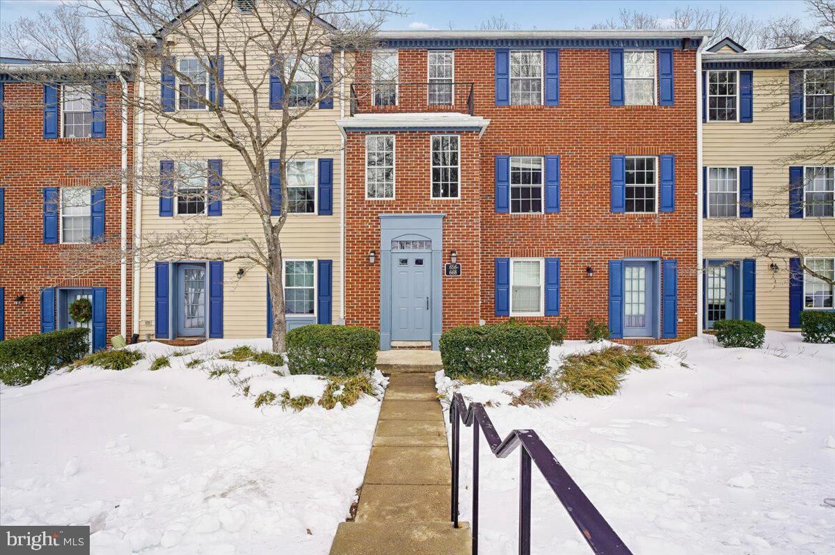 Property Photo:  656 Newbridge Court 4-656  MD 21012 