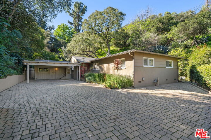 Property Photo:  3621 Longview Valley Rd  CA 91423 