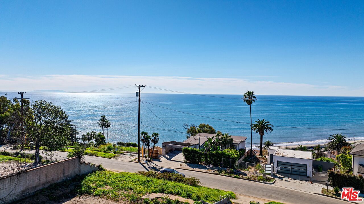 Property Photo: 314 N Las Casas Ave CA 90272