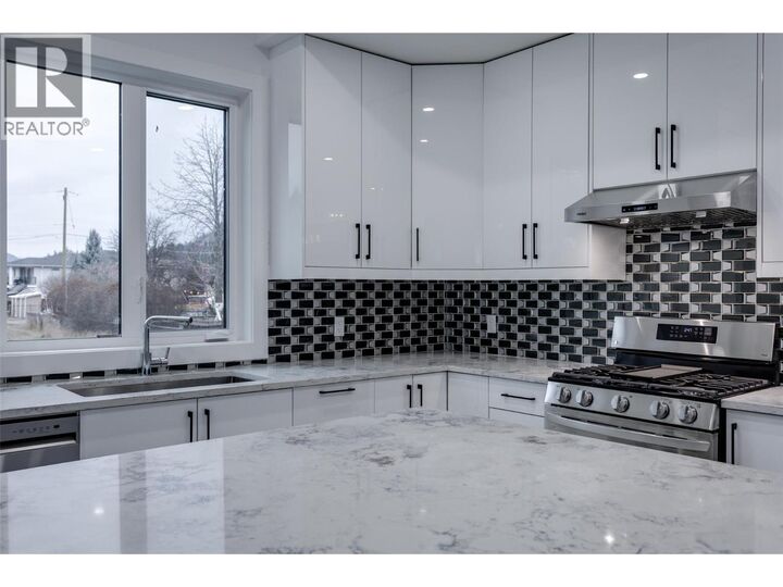 Property Photo:  474 Snowsell Street North  BC V1L 2B3 