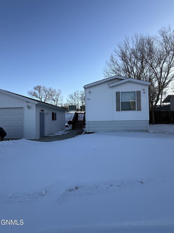 Property Photo:  4005 North 19th Street 506  ND 58503 