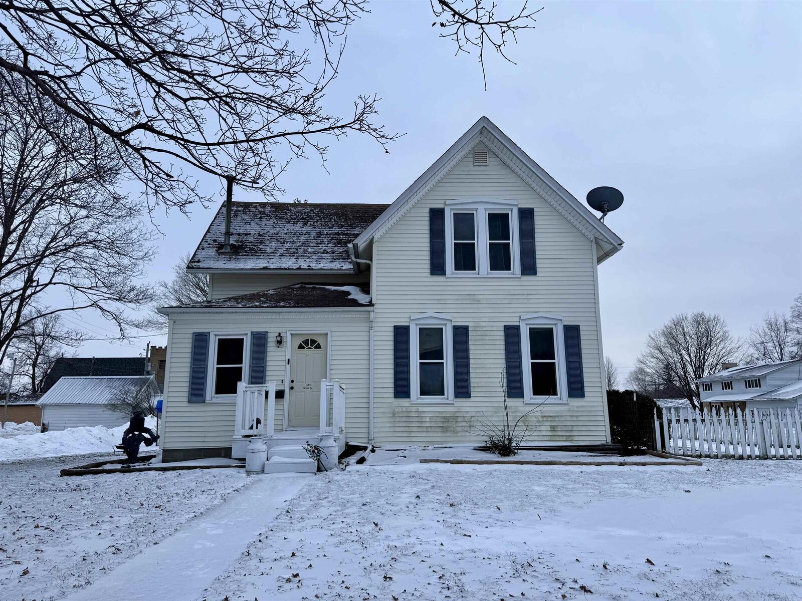 Property Photo:  523 6th Street  IA 50602 