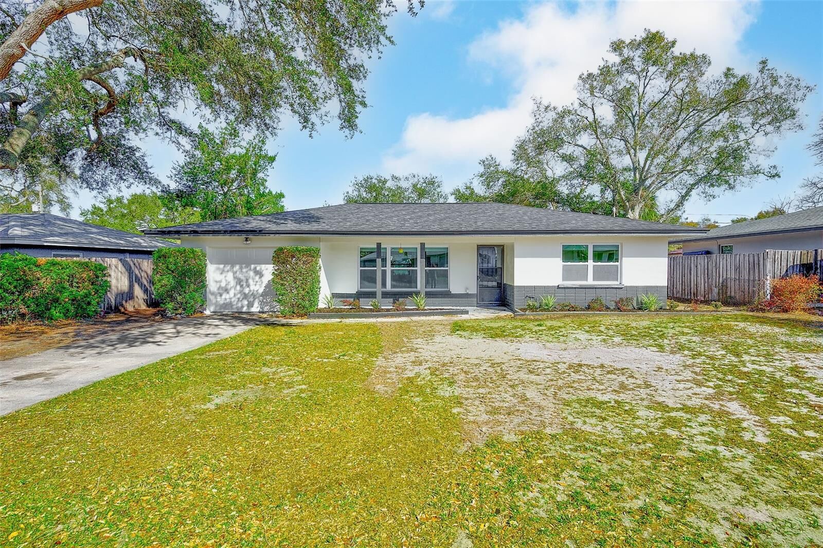 Property Photo:  1604 Sherwood Street  FL 33755 