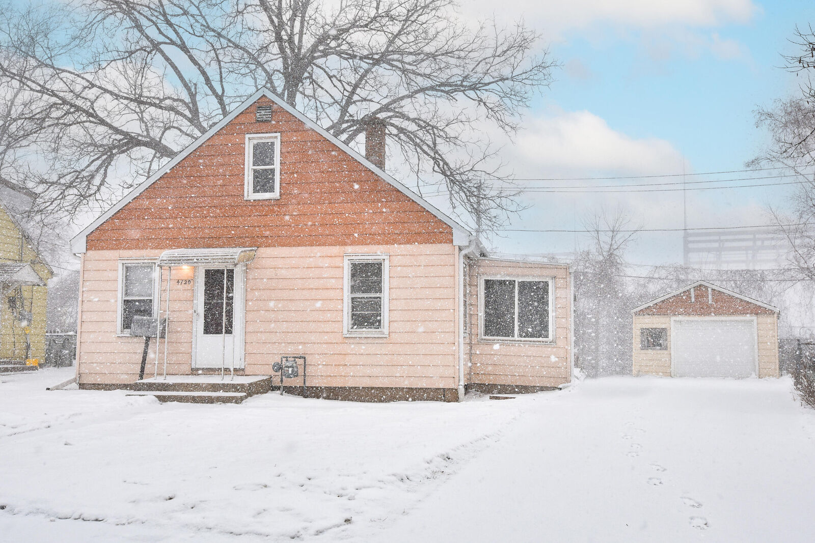 Property Photo:  4720 W Montrose Ave  WI 53219 