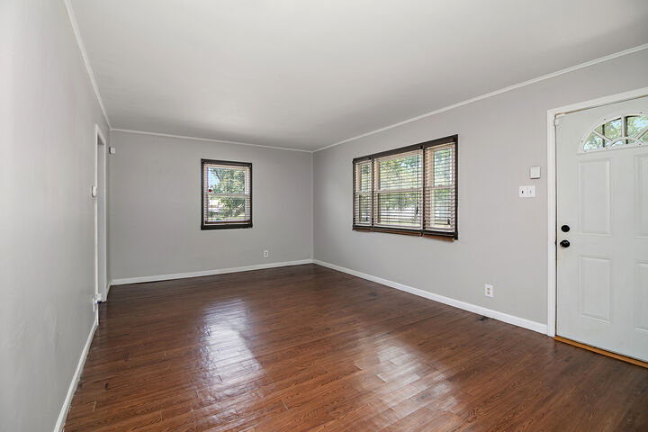 Property Photo: 729 Webster Circle W IL 60901