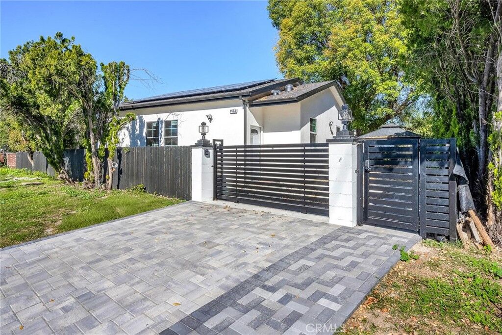 Property Photo:  8503 Louise  CA 91325 