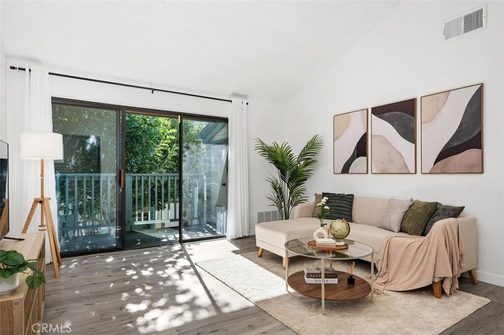 Property Photo:  20553 S Vermont Avenue 6  CA 90502 