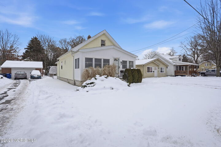 Property Photo:  914 Sawyer Road  OH 43615 