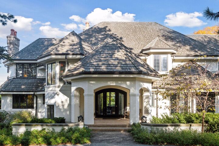 Property Photo:  2505 Cedar Point Drive  MN 55391 