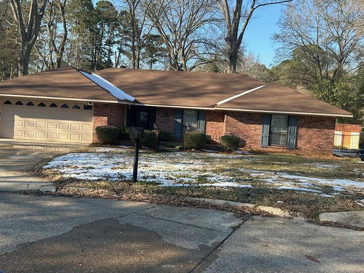 Property Photo:  2020 Dulverton Court  LA 71118 