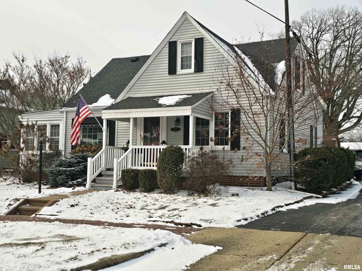 Property Photo:  310 N Avenue B  IL 61520-9206 