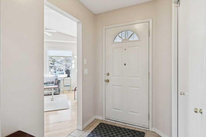 Property Photo:  2609 27 Street SW  AB T3E 2G4 