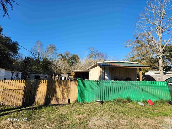 Property Photo:  162 Holsberry Ln 3  FL 32534 