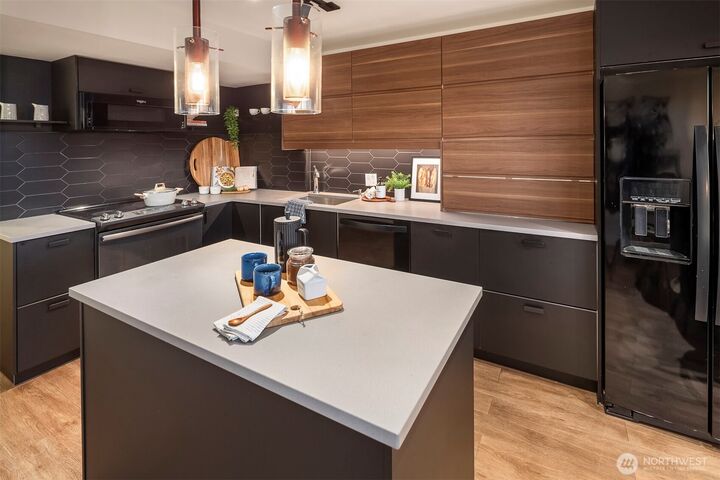 Property Photo:  505  Belmont Avenue E 801  WA 98102 