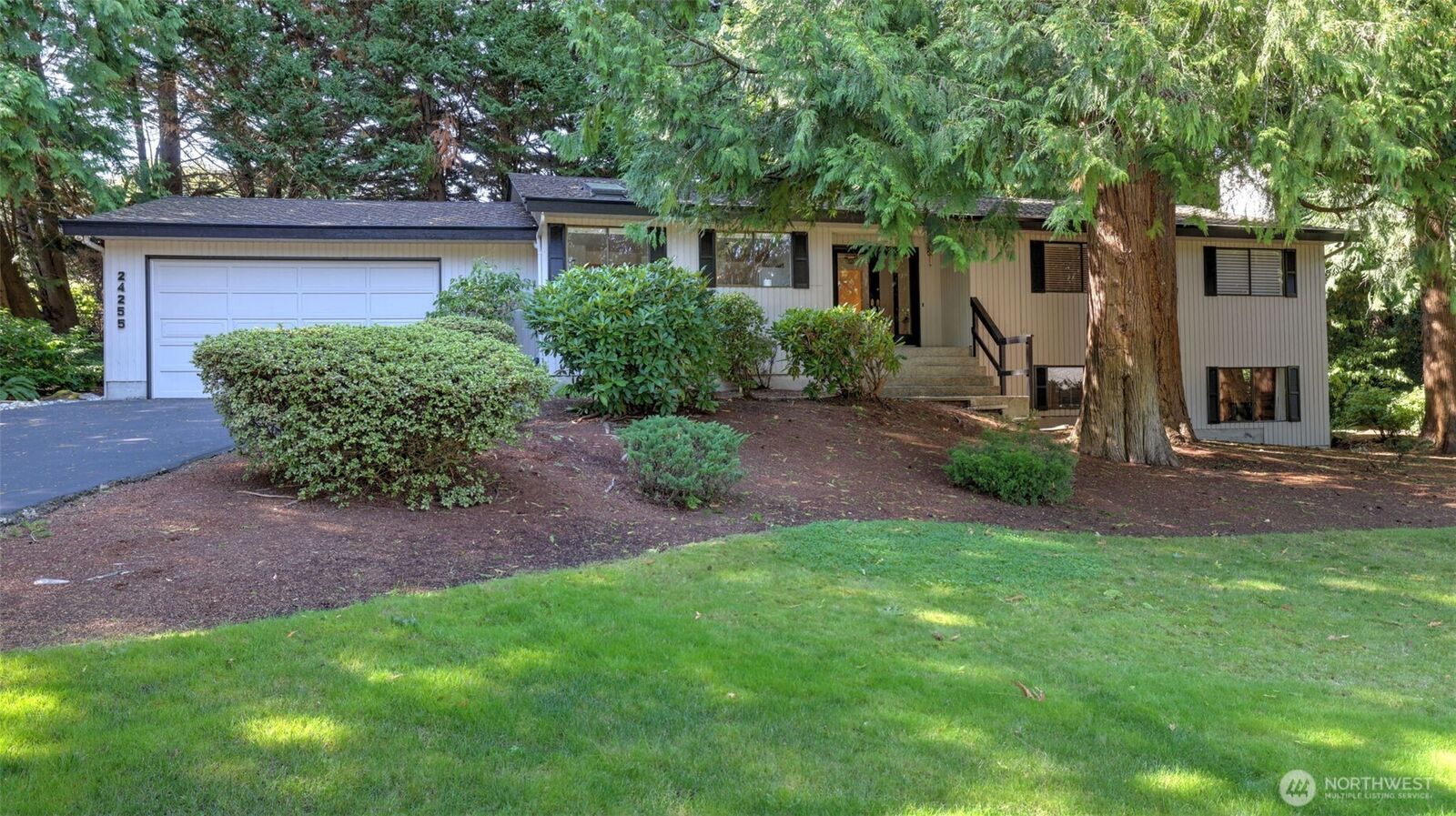 Property Photo:  24255  133rd Avenue SE  WA 98042 