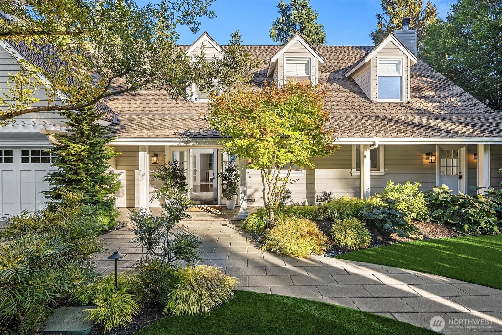 Property Photo:  2042  77th Avenue NE  WA 98039 