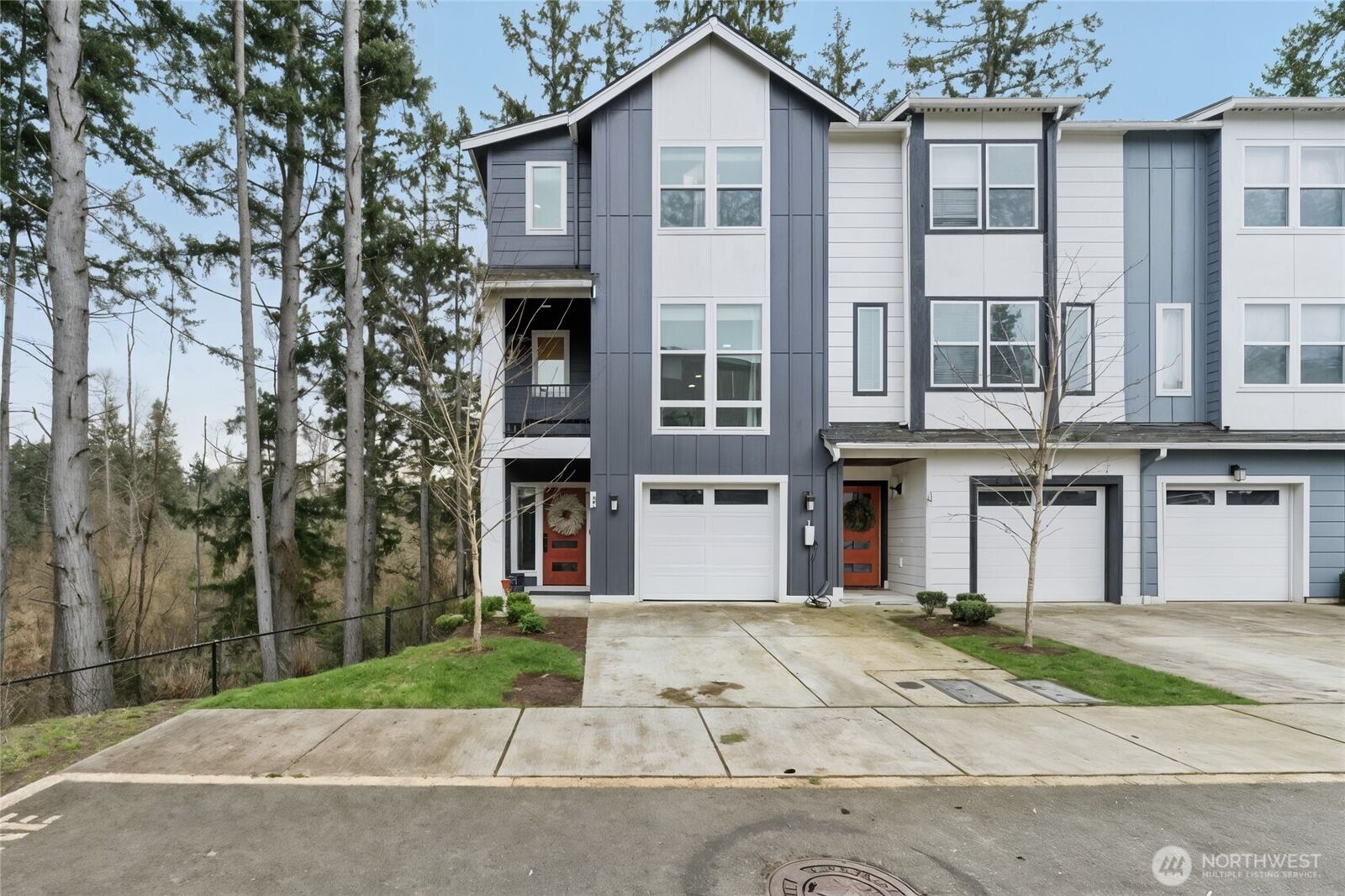 Property Photo: 13717 Admiralty Way J1 WA 98087