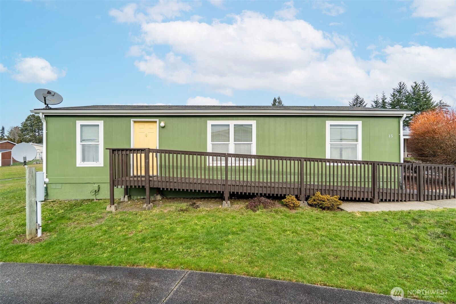 Property Photo: 222 NW Maple Avenue 15 WA 98532