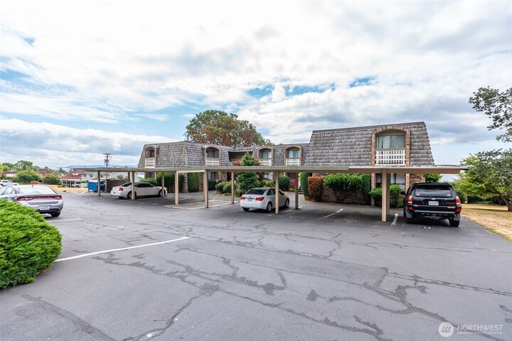 Property Photo: 1199 SE 9th Avenue 206 WA 98277