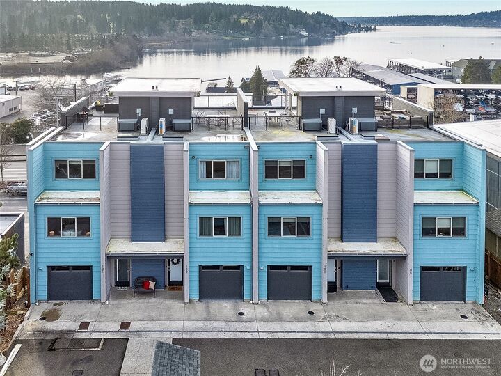 Property Photo: 6225 NE 181st Street 101 WA 98028