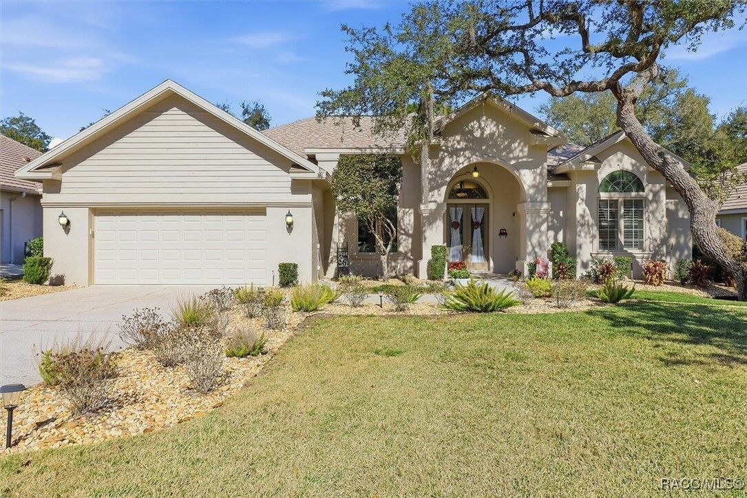 Property Photo:  3033 N Caves Valley Path  FL 34461 