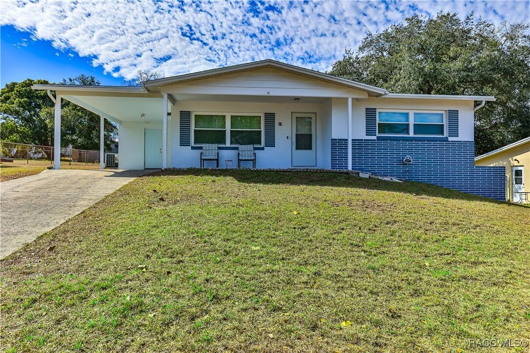 Property Photo: 22 Roosevelt Boulevard FL 34465