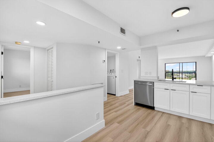 Property Photo:  6866 Huntington Lane 707  FL 33446 