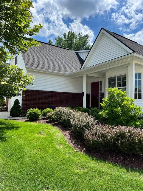 Property Photo: 828 Nelsons Ridge Drive 20 MI 48843