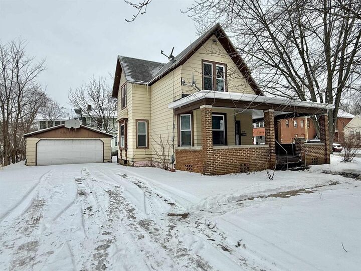 Property Photo:  860 Elm Street  WI 53511 