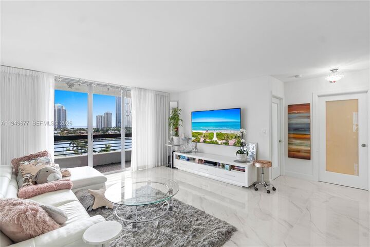 Property Photo:  3600 Mystic Pointe Dr 1017  FL 33180 