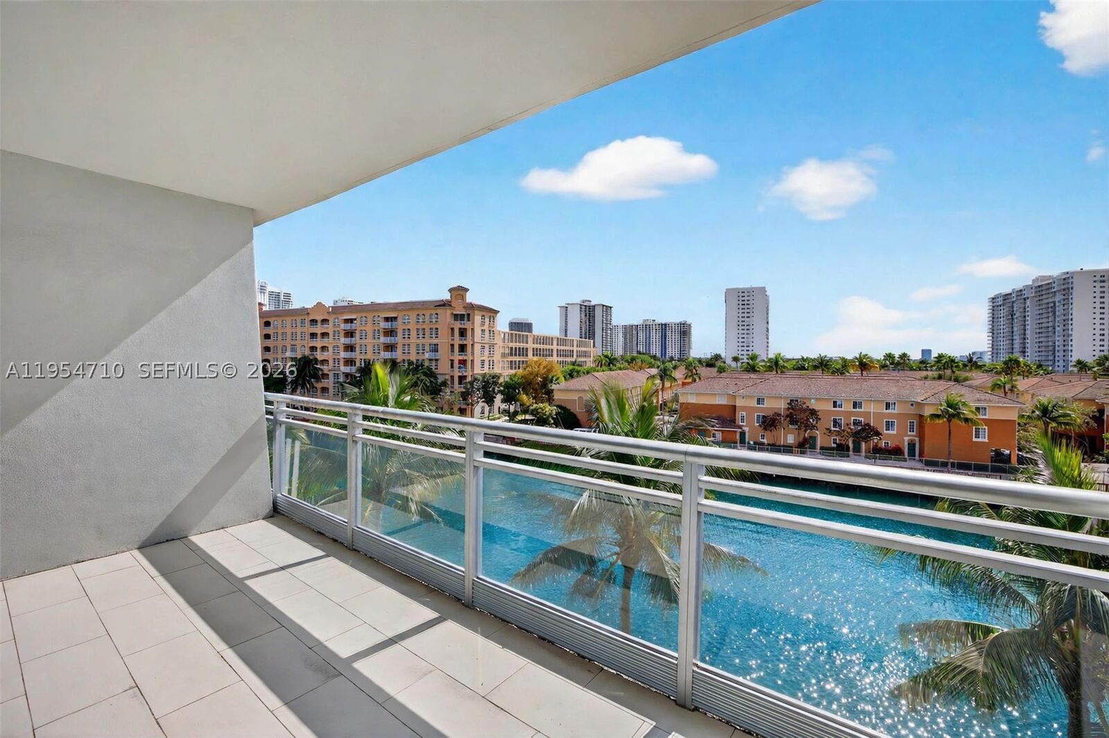 Property Photo: 2950 NE 188th St 302 FL 33180