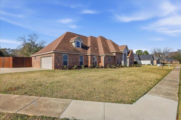 Property Photo:  5015 Kings Court  TX 77630 