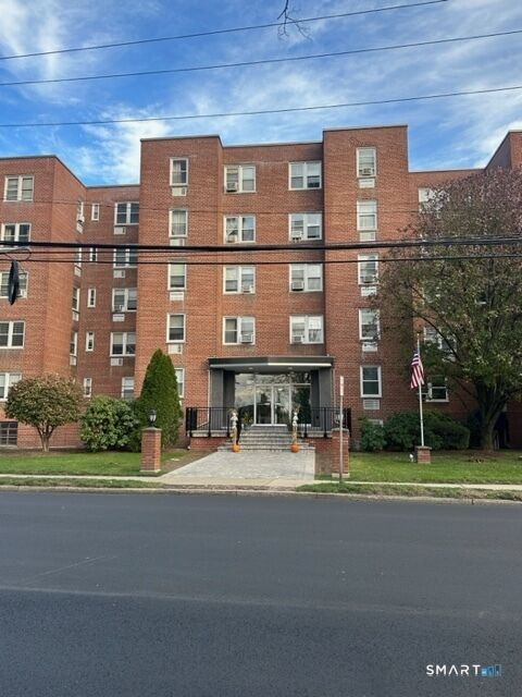 Property Photo: 39 Glenbrook Road Apt 1H CT 06902