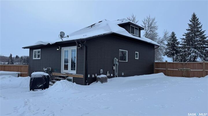 Property Photo: 87 Collacott Street W SK S3N 0A1