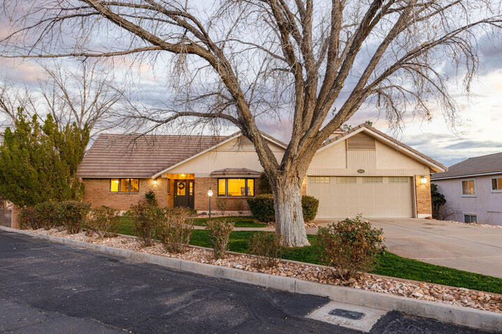 Property Photo:  1180 E Sherman Cir  UT 84790 
