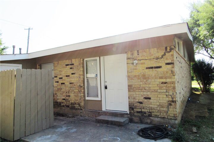 Property Photo: 2710 Saint Edwards Circle TX 78704