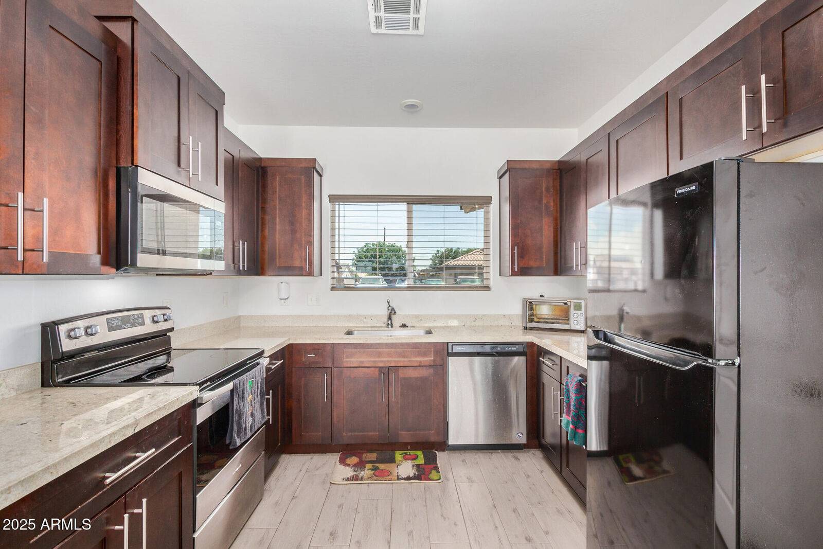 Property Photo: 5614 E Red Bird Lane AZ 85140