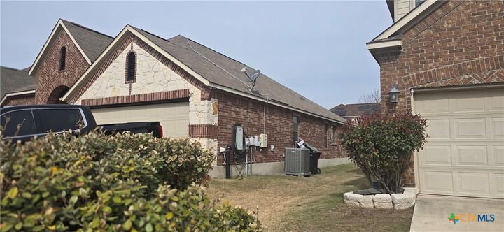 Property Photo:  102 N Pasture Cove  TX 78634 